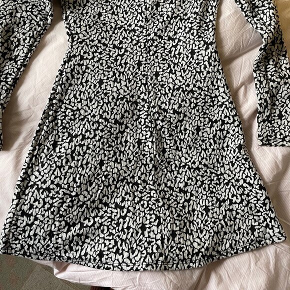 Jaelyn Knit Dress - Picture 3 of 11